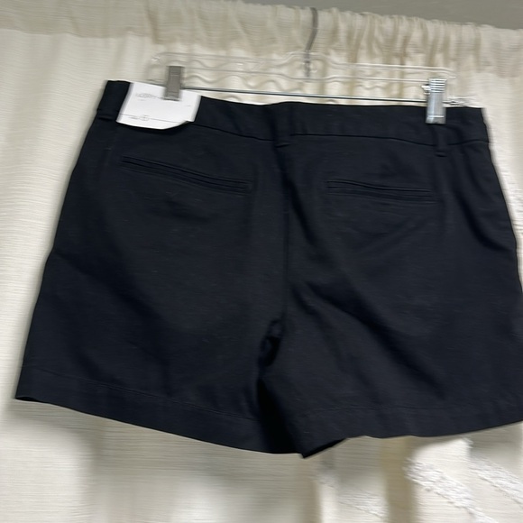 NWT Loft size 6 Black 4” shorts - Picture 2 of 2